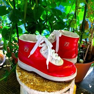 BUFFALINO RED PATENT LEATHER BOOTS